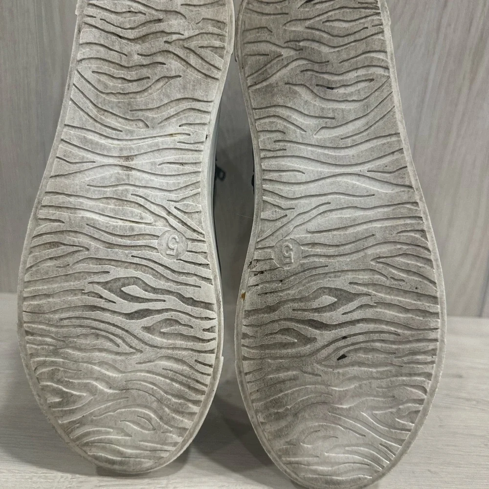 Cat & Jack Black Zip Up Sneaker Boots Size 5 🥳HOST PICK🥳
